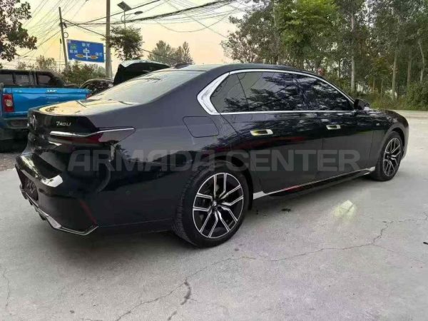 BMW 735Li M Sport 3.0T 2022 Rear View