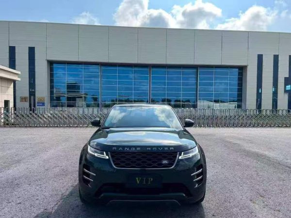 Land Rover Aurora L (Evoque) Luxury Edition Front View