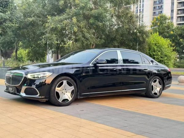 Mercedes-Benz S480 Maybach 2021 Side View