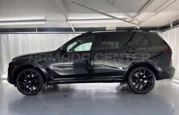 BMW X7 LCI 40i M Sport PRO 2022 Front View