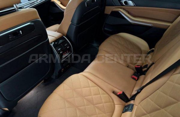 BMW X7 LCI 40i M Sport PRO 2022 Rear View
