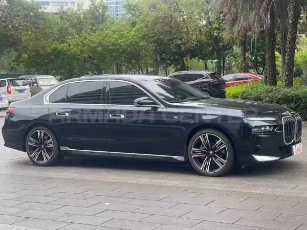 BMW 740Li Leading M Sport 2023 Side View