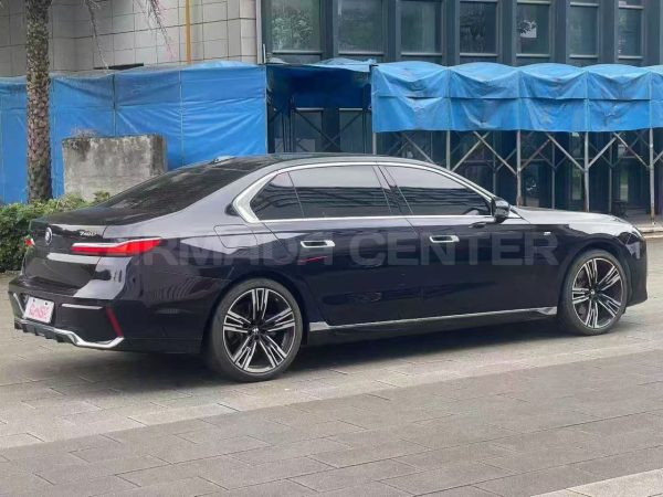 BMW 740Li Leading M Sport 2023 Rear View