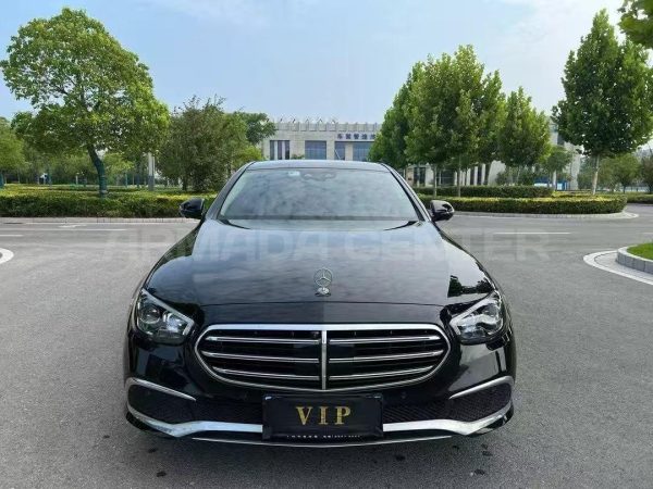 Mercedes-Benz E300L 2.0T 2021 Front View