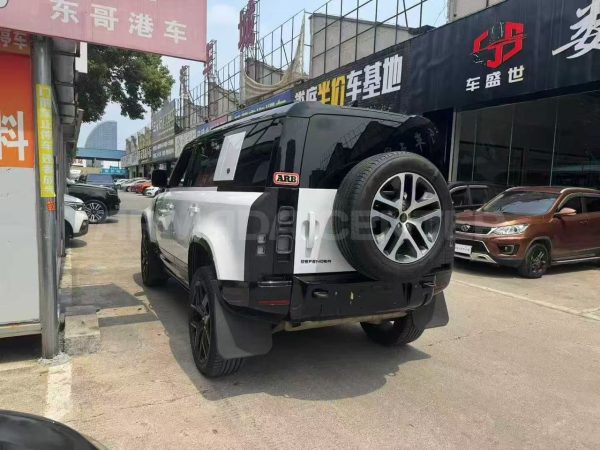 Land Rover Defender 110 P400 X 2021 задняя вид