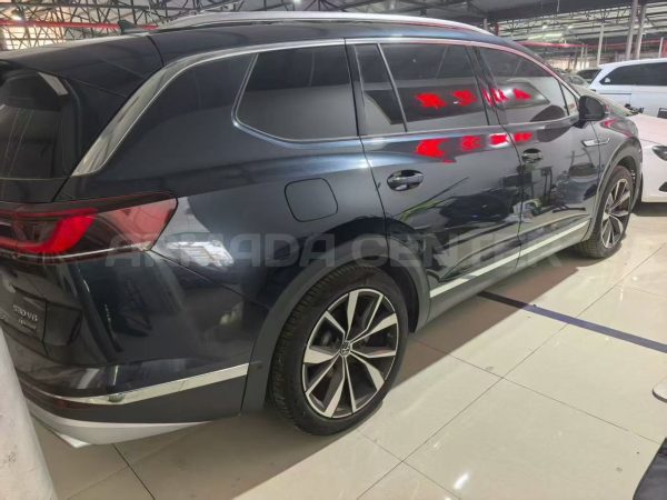 Volkswagen Talagon 2.5T 4WD 2022 Side View