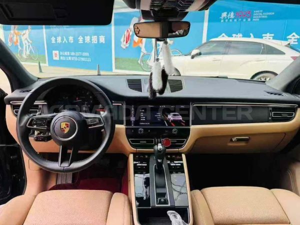Детали Porsche Macan 2021 года, красный, пробег 25 000 км
