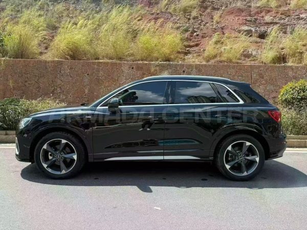 Audi Q3 1.4T 150HP 2023 Side View