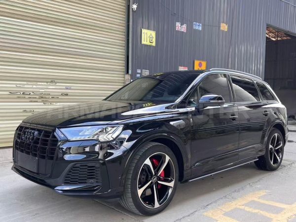 Audi Q7 55TFSI Quattro S line Sports 2022 Side View