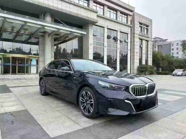 BMW 525Li M Sport Package 2.0T 190 л.с. 2025 Side View