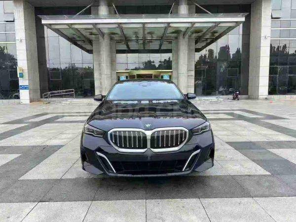 BMW 525Li M Sport Package 2.0T 190 л.с. 2025 Front View