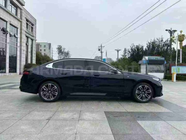 BMW 525Li M Sport Package 2.0T 190 л.с. 2025 Detail View