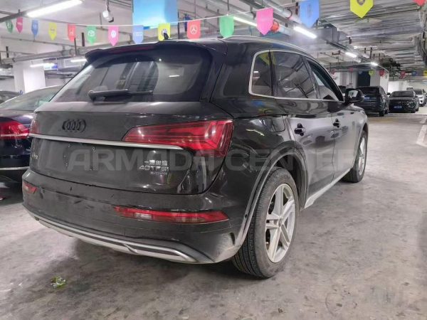 Audi Q5L 2.0T 4WD 2022 Rear View