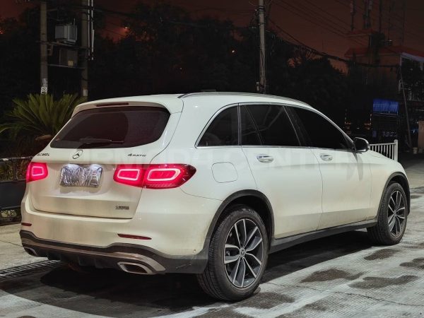 Mercedes-Benz GLC260L 4matic 2021 Rear View