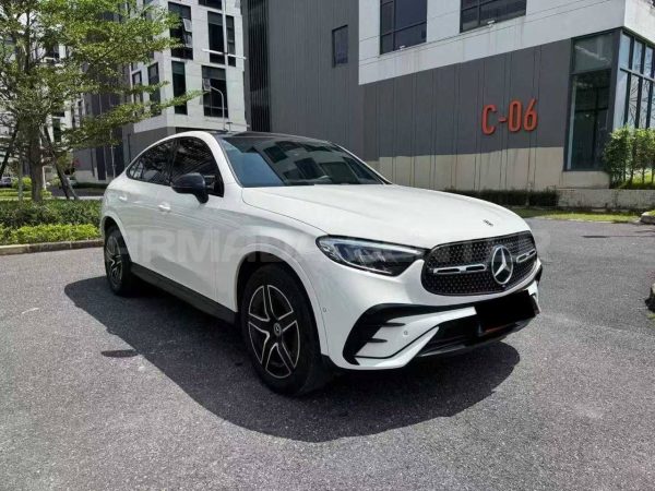 Mercedes-Benz GLC260 Coupe 4matic 4wd Side View