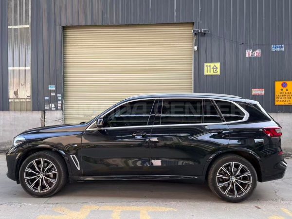 BMW X5 xDrive 30Li M Sport Package 2022 Side View
