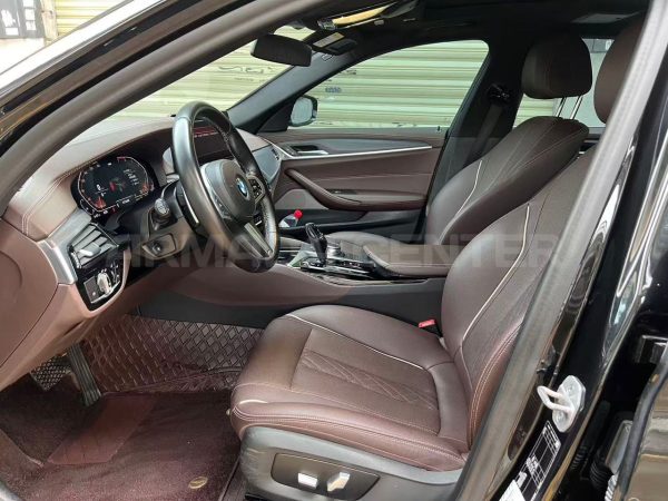 BMW 530Li Leading M Sport 2021 Detail View
