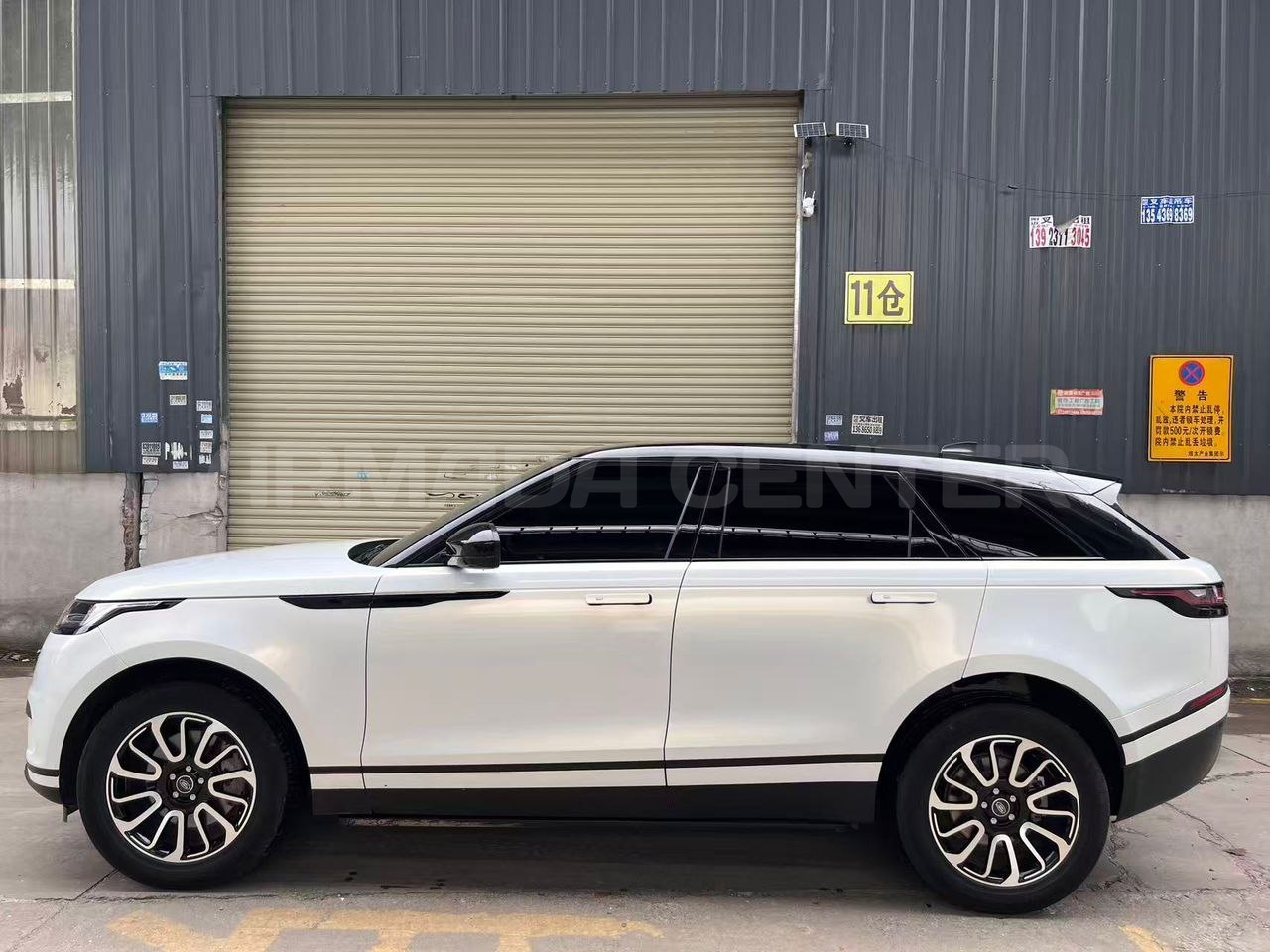 Land Rover Range Rover Velar 2.0T 2022 Side View