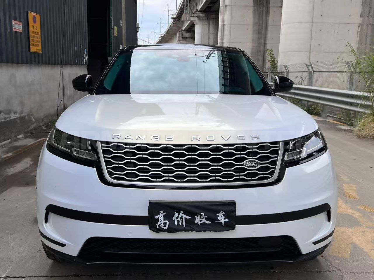 Land Rover Range Rover Velar 2.0T 2022 Front View