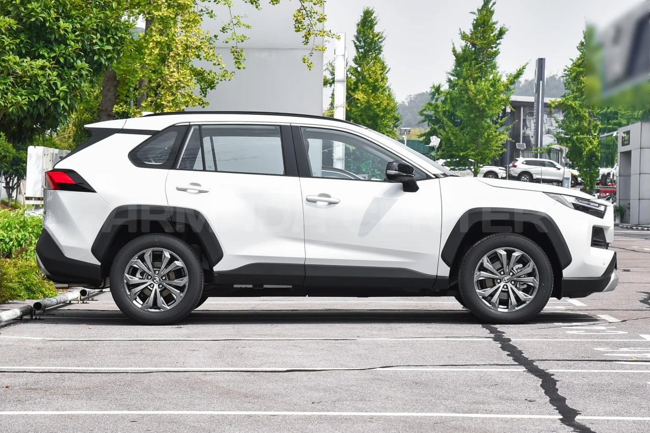 Toyota RAV4 2.0л 171л.с. 4WD 2025 Interior