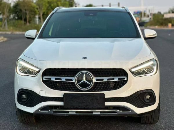 Mercedes-Benz GLB200 1.3T FWD 2022 Front View