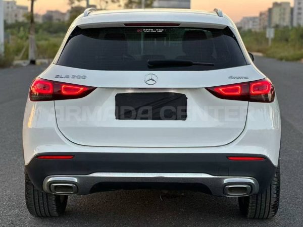 Mercedes-Benz GLB200 1.3T FWD 2022 Rear View