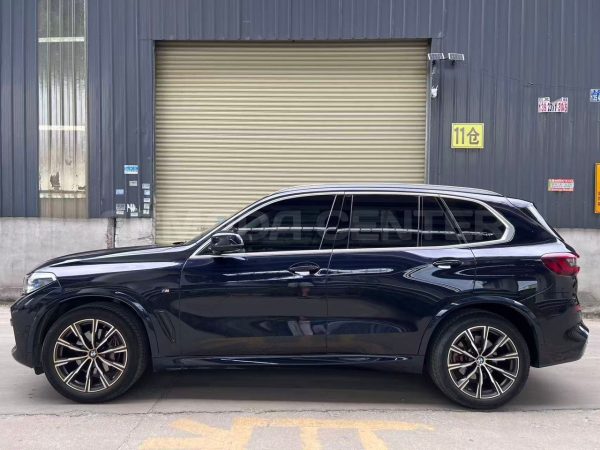 BMW X5 xDrive 40i M Sport Package 2021 Front View