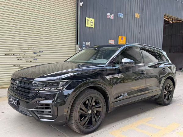 Volkswagen Touareg 3.0T 2022 Side View