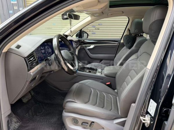 Volkswagen Touareg 3.0T 2022 Detail View