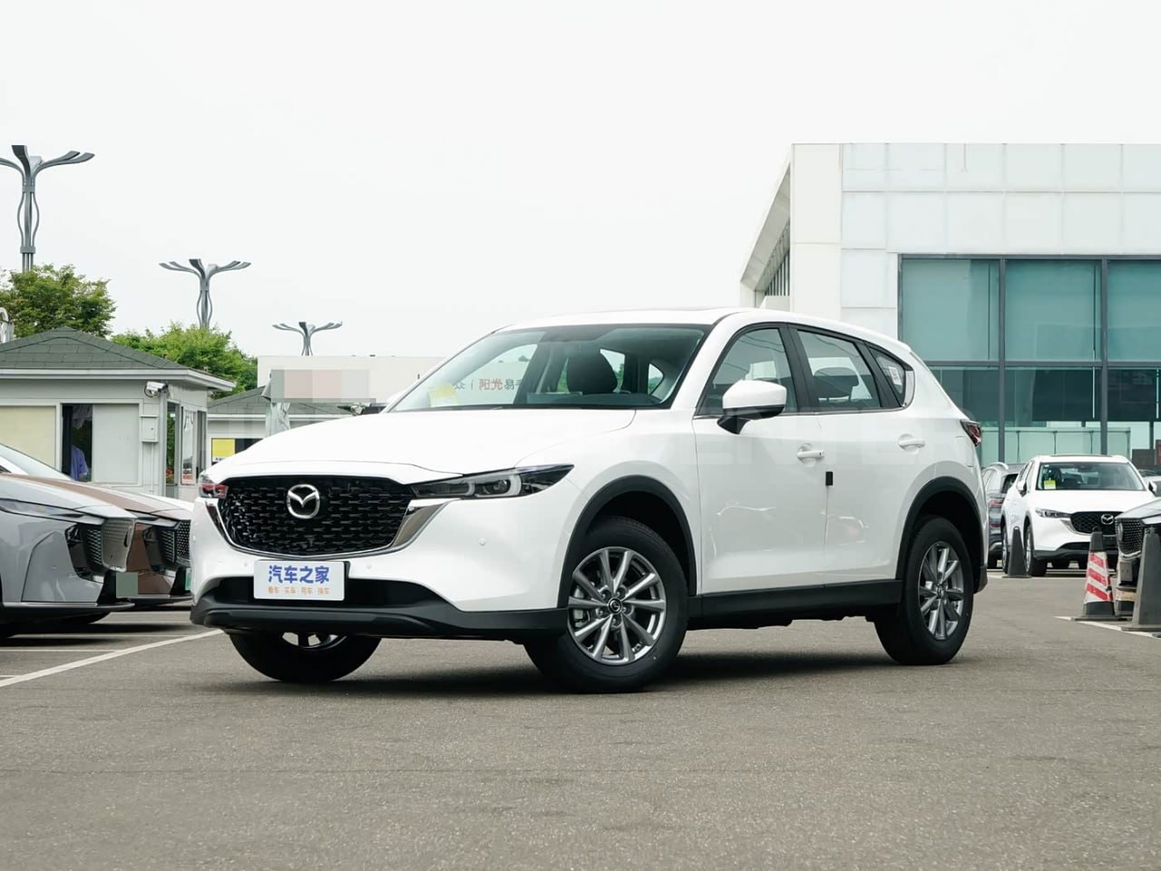 Mazda CX-5 2.0 л (155 л.с.) FWD 2025 Side View