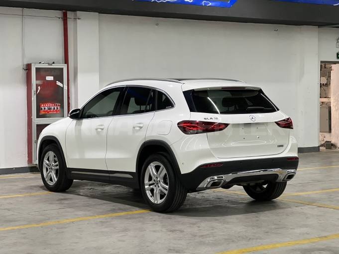 Mercedes Benz GLA 180 2021 Front View