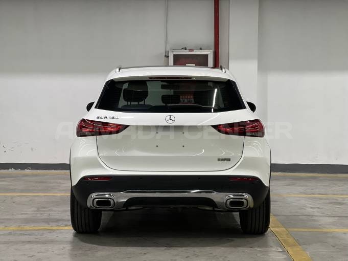 Mercedes Benz GLA 180 2021 Detail View