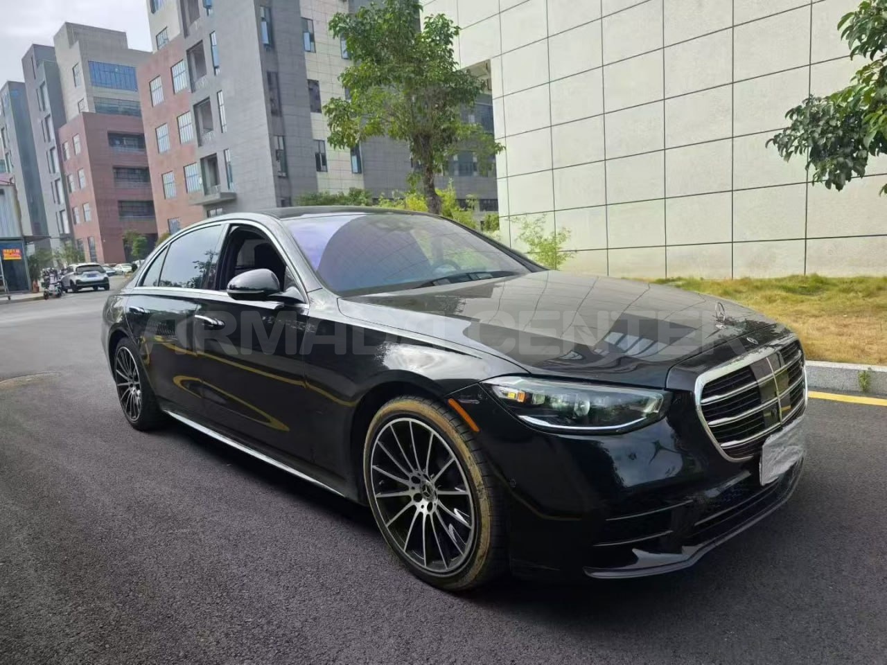 Mercedes-Benz S 500L 4MATIC Side View