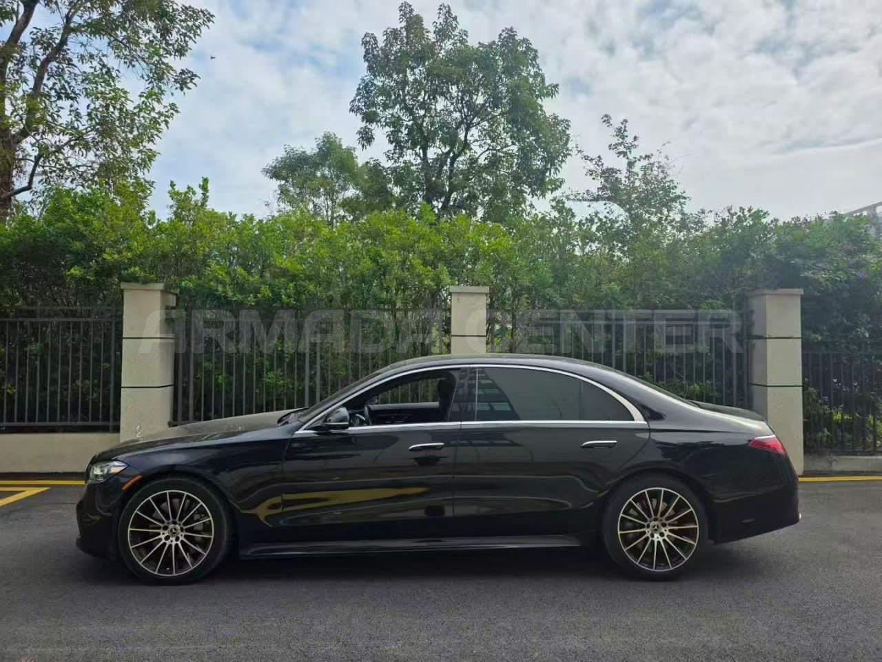 Mercedes-Benz S 500L 4MATIC Interior