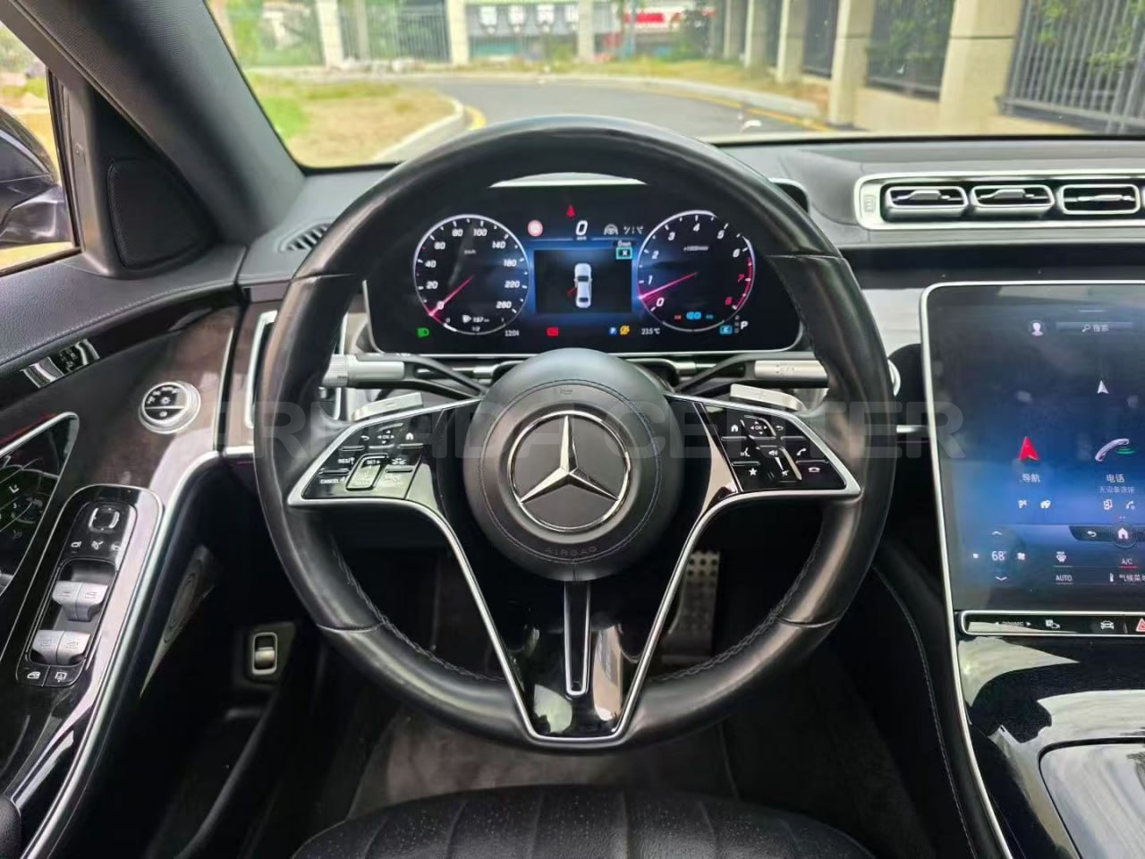 Mercedes-Benz S 500L 4MATIC Detail View