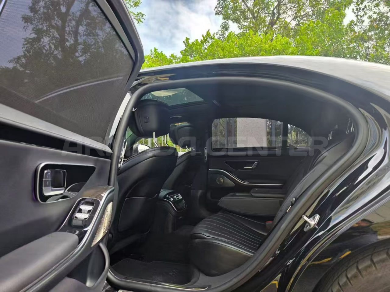 Mercedes-Benz S 500L 4MATIC Extra View