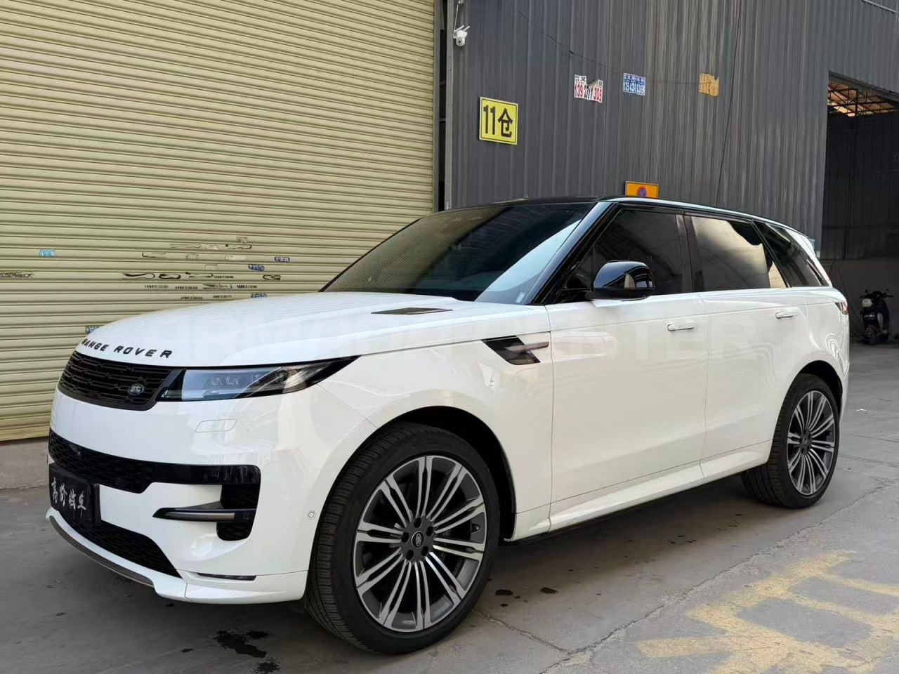 Land Rover Range Rover Sport 400PS Dynamic HSE 2023 Front View