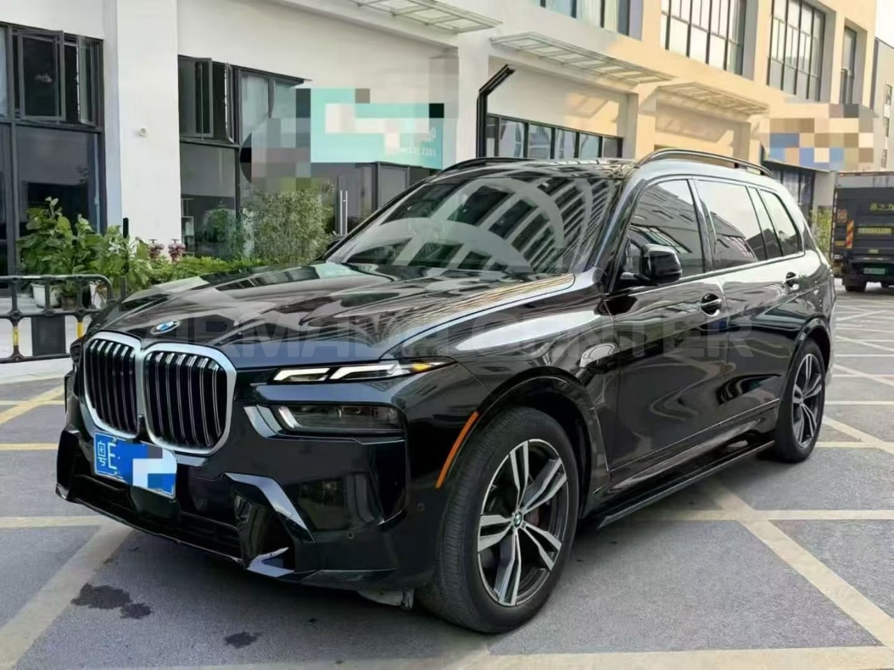 BMW X7 xDrive40i M Sport Package 2023 Side View