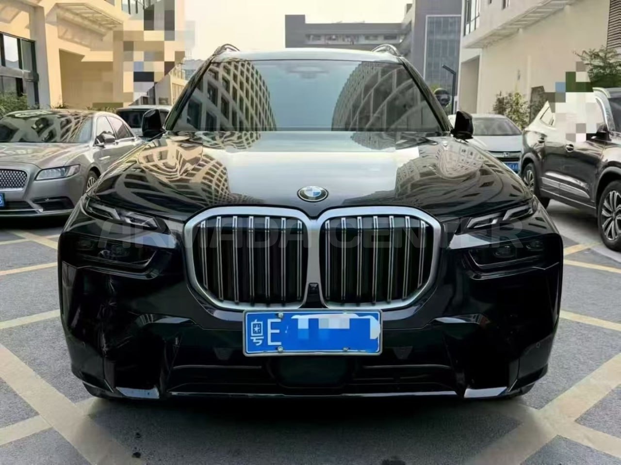 BMW X7 xDrive40i M Sport Package 2023 Front View