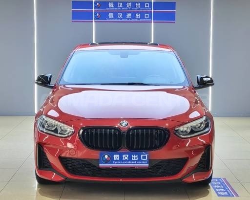 BMW 120i M Sport Night Edition 2021 Side View