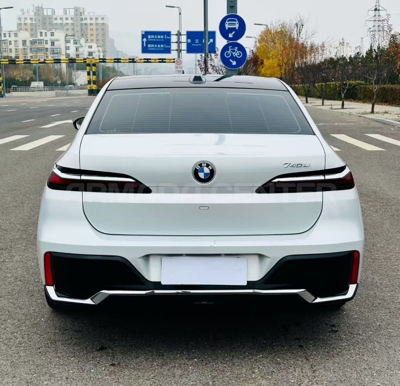 BMW 740Li Luxury Edition M Sport Package 2024 Side View