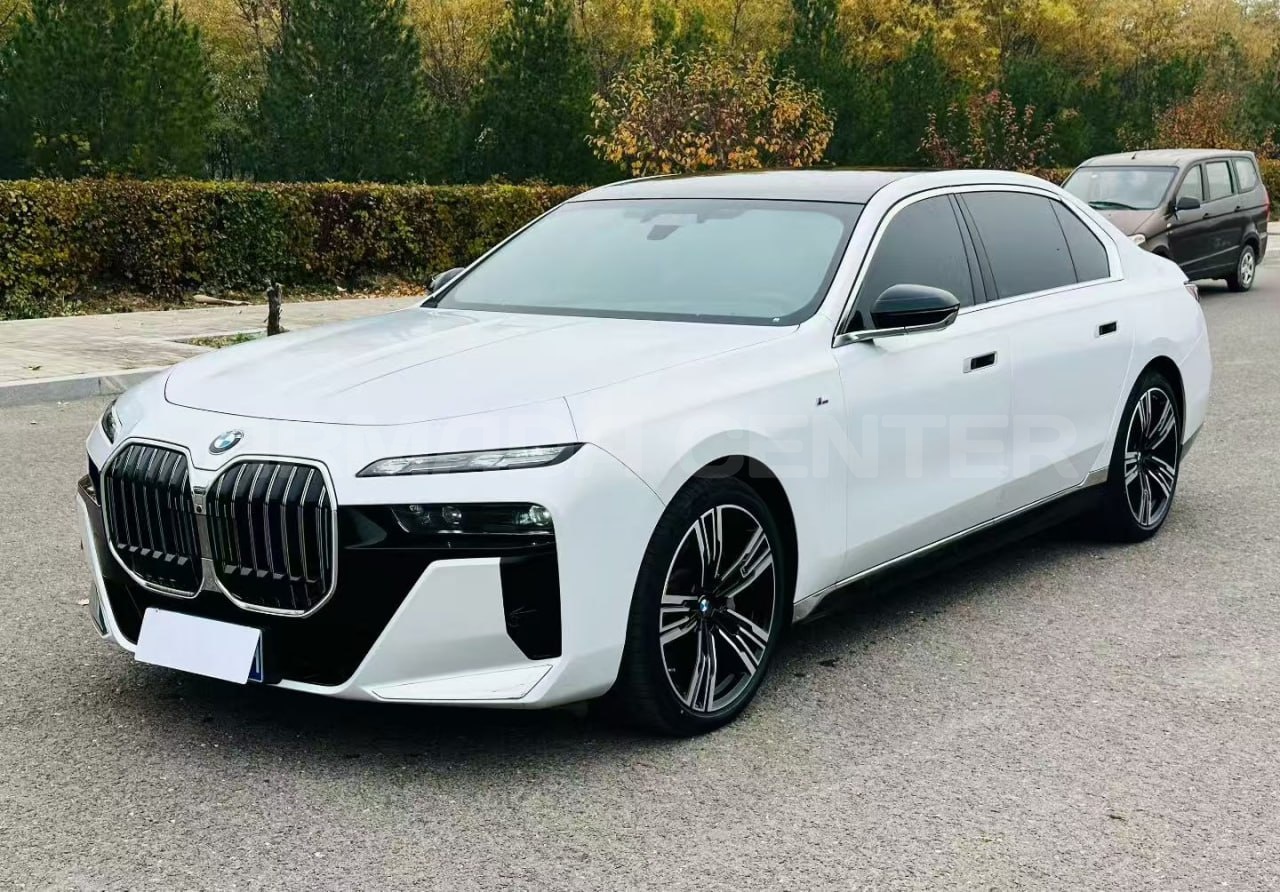 BMW 740Li Luxury Edition M Sport Package 2024 Front View