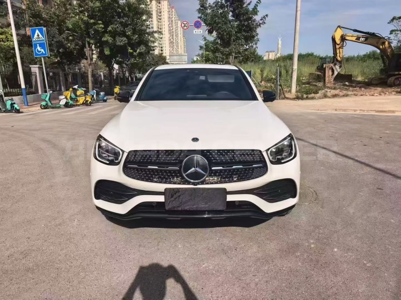 Mercedes GLC 260 4MATIC Coupe 2023 Side View