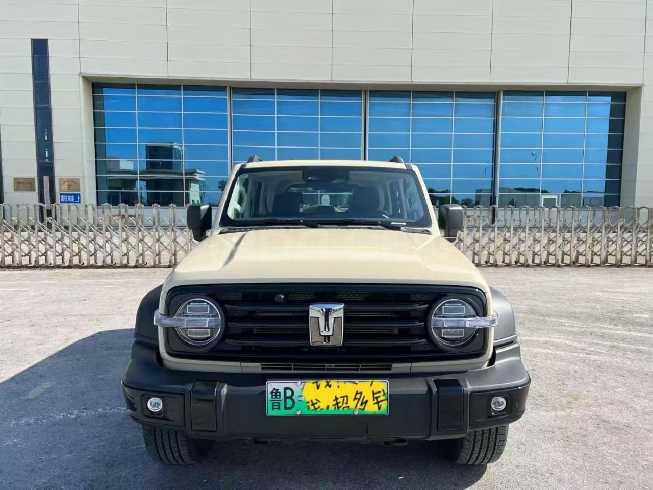 Tank 300 New Energy Hi4-T 2025 Front View