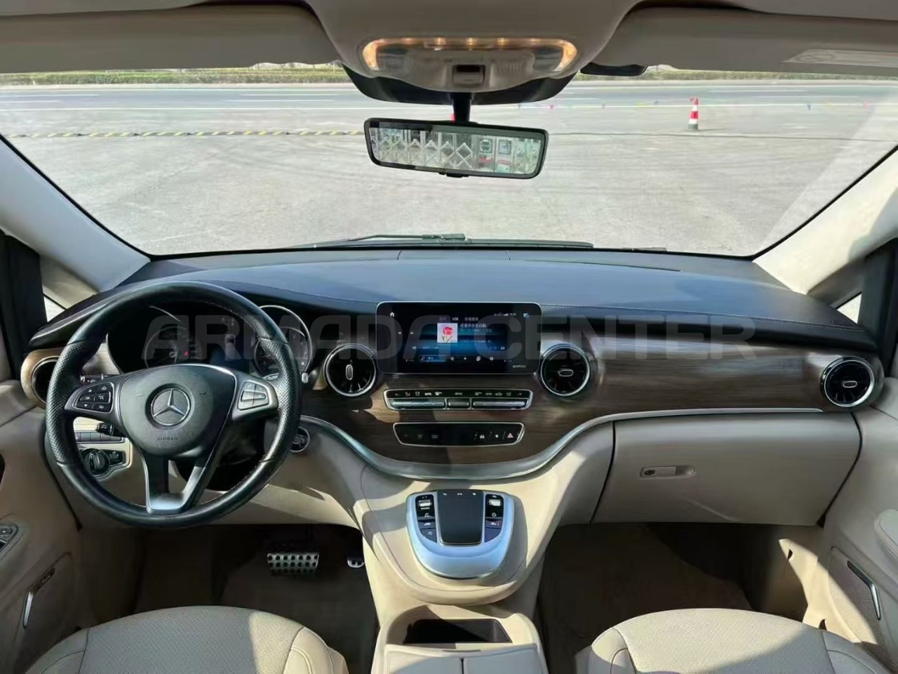 Mercedes-Benz V260 Long Wheelbase Luxury Edition Additional View