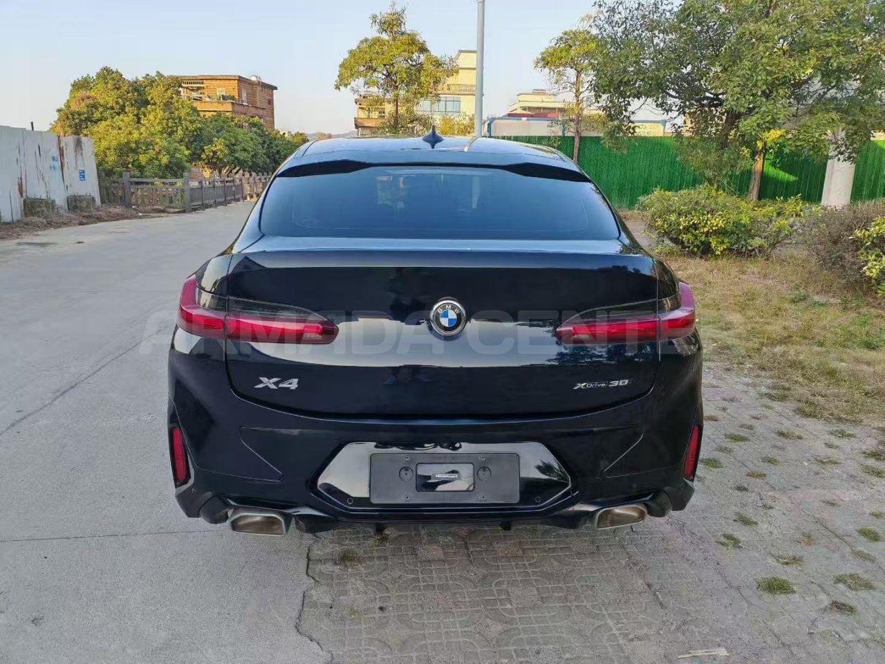 BMW X4 xDrive 25i M Sport Package 2022 Side View
