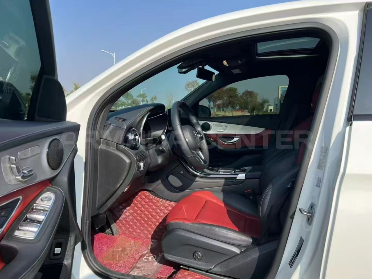 Mercedes-Benz GLC 260 4MATIC Coupe 2023 Detail View