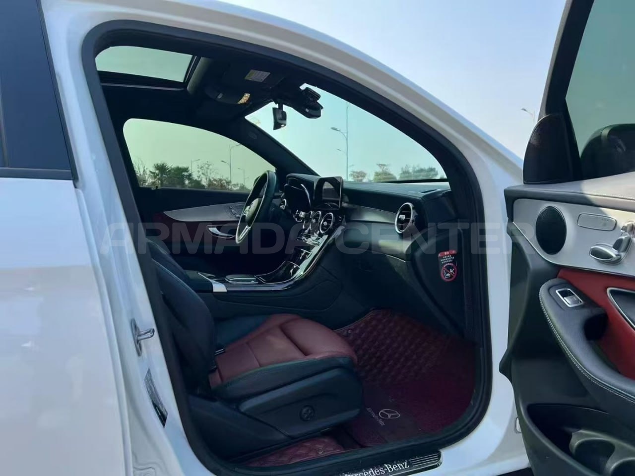 Mercedes-Benz GLC 260 4MATIC Coupe 2023 Detail View 3