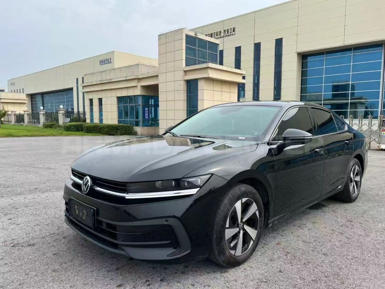 Volkswagen Passat B9 300TSI DSG Prestige Edition Front View