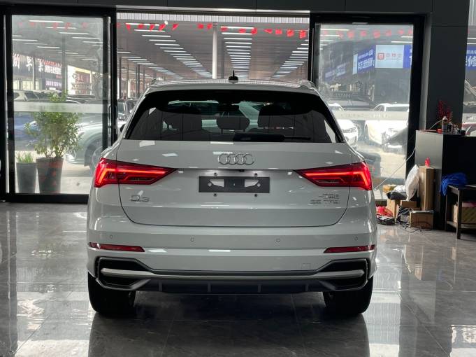 Audi Q3 21 35TFSI Fashion Dynamic Type 1.4T 150HP 2WD 2021 — изображение 2